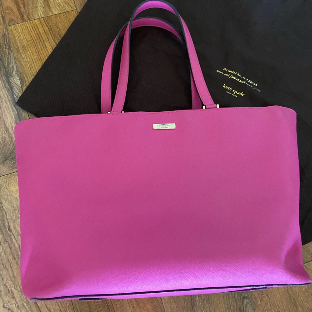 Kate Spade Bright Pink Tote w/ dust cover 💕
